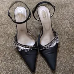 ストロベリーフィールズ　黒 ポインテッドトゥパンプス24cm