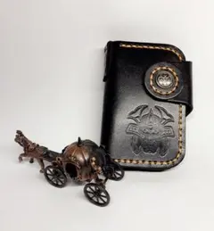 本革　キーホルダー　カードケース　兜のデザイン　日本製　和風　ブラック