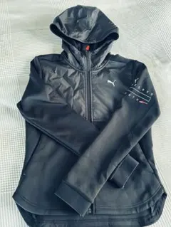 PUMA ブラック フード付きパーカー(トライシェル)