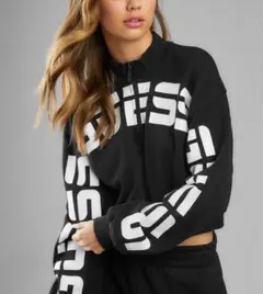 GUESS ロゴスウェット