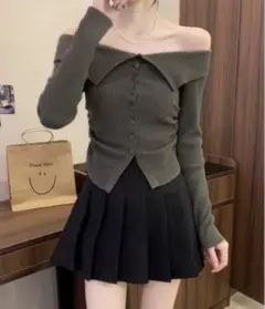 新品　オフショルカットソー　襟付きカーディガン　前ボタン　細身　きれいめ　カーキ