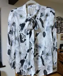 値下げ❗️レディース　花柄リボン付き長袖ブラウス
