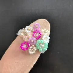 ハンドメイド ビーズリング　花モチーフ　カラフル