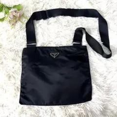 【極美品】プラダ ショルダーバッグ サコッシュ 三角ロゴ ナイロン ブラック
