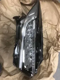 ホンダ ヴェゼル 2022 6BA-RV4 右ヘッドライト 純正 LED 取付可 ホンダ ヴェゼル 2022 6BA-RV4 右ヘッドライト 純正 LED 取付可 - メルカリ