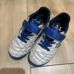 Umbro フットサルシューズ ホワイト/ブルー　　18cm