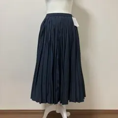 アテンションタグ付き　ROSSO ロッソ　プリーツ　ロングスカート ネイビー