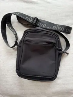 niko and... ブラックショルダーバッグ