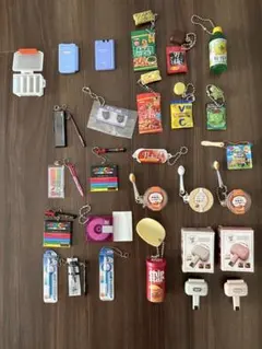 ガチャカプセルトイセット ミニチュアキーホルダーおもちゃ26点まとめ売りセット