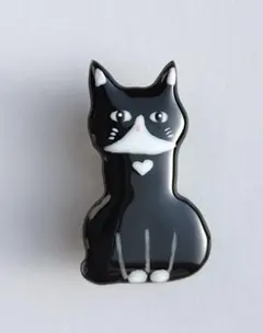ハンドメイド レジン ブローチ 黒猫 - メルカリ