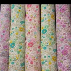 はぎれ花柄　小花　人形　洋服　パッチワーク　等　ハンドメイド　花柄セット