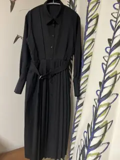 【UNITED TOKYO】シャツ プリーツワンピース　黒色美品のサムネイル