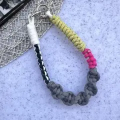 スマホストラップ　ハンドストラップ　パラコード　ハンドメイド