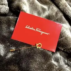 Salvatore Ferragamo ゴールドブローチ