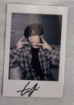 tomorrow x together テヒョン　インスタントフォト　サイン 2025年最新】txt サイン インスタントフォトの人気アイテム - メルカリ