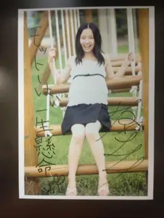 内田嶺衣奈（原レイナ）直筆サイン入り写真（A4サイズ）