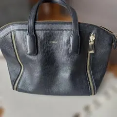 FURLA ブラックレザー ハンドバッグ