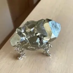 パイライト／ペルー　ワンサラ鉱山産　CUBE型　クラスター原石 パイライト CUBE型／ペルー ワンサラ鉱山産 クラスター原石 - メルカリ