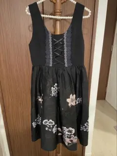 【美品】axes femme / ジャンバースカート　黒の花柄　Mサイズ