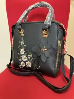 花柄刺繍の黒ハンドバッグ