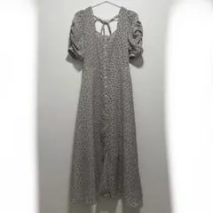 w closet 小花柄プリントパワーショルダースクエアネックフレアワンピース