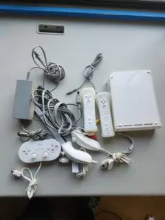 Wii本体 リモコン2本 ソフト4本セット - メルカリ