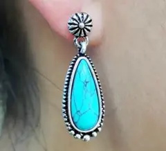ターコイズ　ウォータードロップシェイプ型　ティアドロップ型ピアス