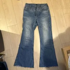 ブーツカットデニム・フリンジ裾