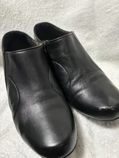 aravon・ブラックレザー中ヒール