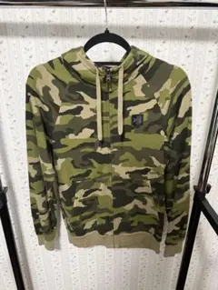 UNDERARMOUR 迷彩ジップアップパーカー