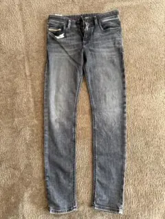 グレー スキニージーンズ ディストレスト加工