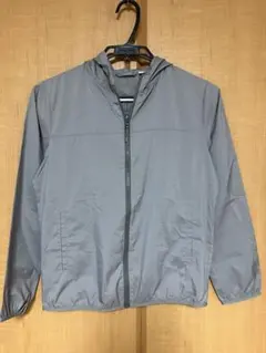 ユニクロ　ポケッタブルパーカー150サイズ