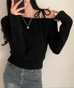 ブラック オフショルダー ニットセーター