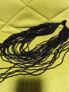 黒い多層ビーズネックレス