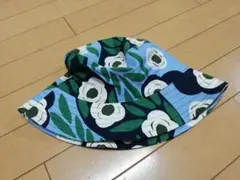 極美品★ユニクロのマリメッココラボ　帽子　バケットハット★ブルーのお花