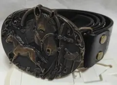 希少 個性的馬年うまくいく馬彫刻が特徴のPUレザー製ベルト スタッズ付き