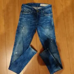 DIESELスキニーデニム 青色 軽いダメージあり