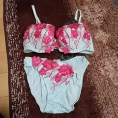 ㉑☆最終価格☆新品未使用☆水色花柄ブラジャーC85とショーツLLセット