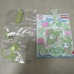 TWICE LOVELYSアクリルカラビナフロッキーマスコット　カードホルダー