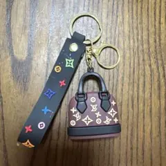 PRADA キーホルダー バッグ ウサギ モチーフ - メルカリ
