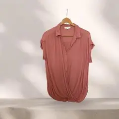 サーモンピンクドレープデザインシワ加工半袖シャツ 【L 】
