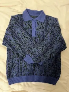 青系模様入りポロネックニット