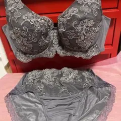 ☆ワコール Yue ブラジャーE75 ． ショーツ M 上下セットのサムネイル