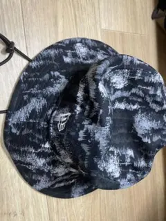 極美品）New Era バケットハット 黒と灰色迷彩