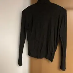 ZARA ザラ　タートルネックニット　黒　金ボタン付き