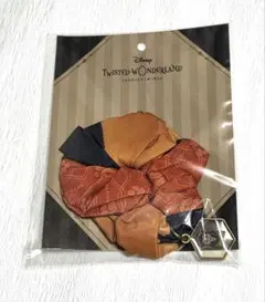 ディズニー ツイステッドワンダーランド チャーム付きシュシュ サバナクロー寮