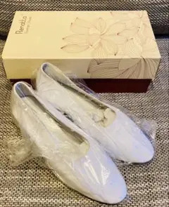 【未使用新品】Renatta 別注ヒールパンプス ホワイト 38のサムネイル