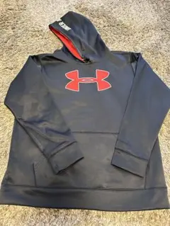 Under Armour フーディ YXL 黒　子供服