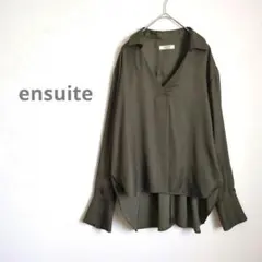 ensuite／エンスウィート 光沢 スキッパーブラウス カーキ オフィス 通勤のサムネイル