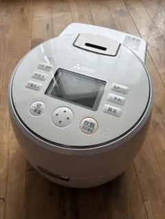 Mitsubishi NJ-AWA10-W 炊飯器　本炭釜　白真珠　5.5合 Mitsubishi NJ-AWA10-W 炊飯器 本炭釜 白真珠 5.5合 三菱電機 本炭釜